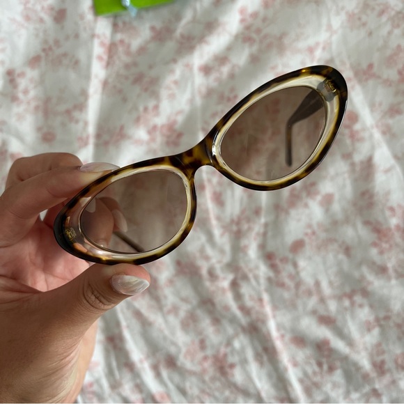 Vintage Prada sunglasses - Picture 3 of 5